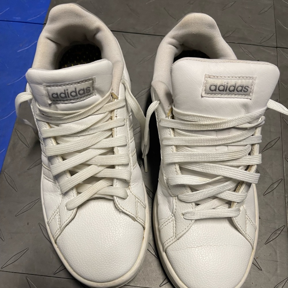 WASHED ADIDAS GRAND COURT SNEAKER SIZE 8